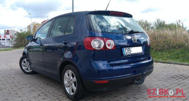 2005' Volkswagen Golf photo #3