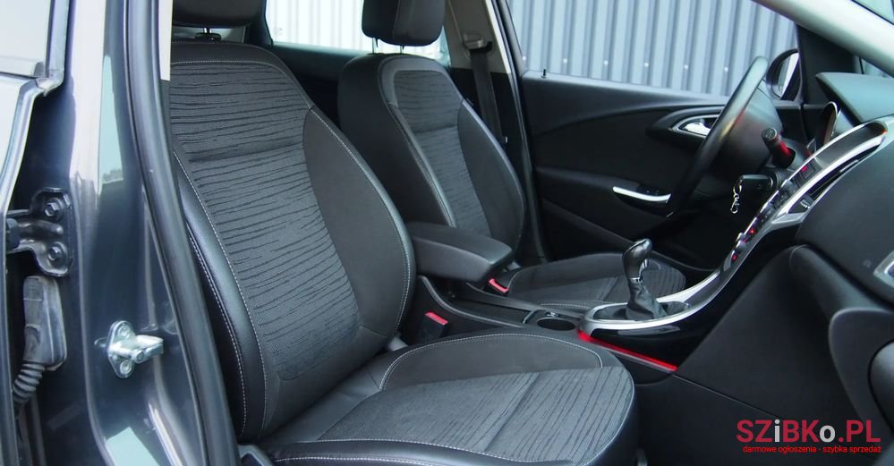 2014' Opel Astra photo #6