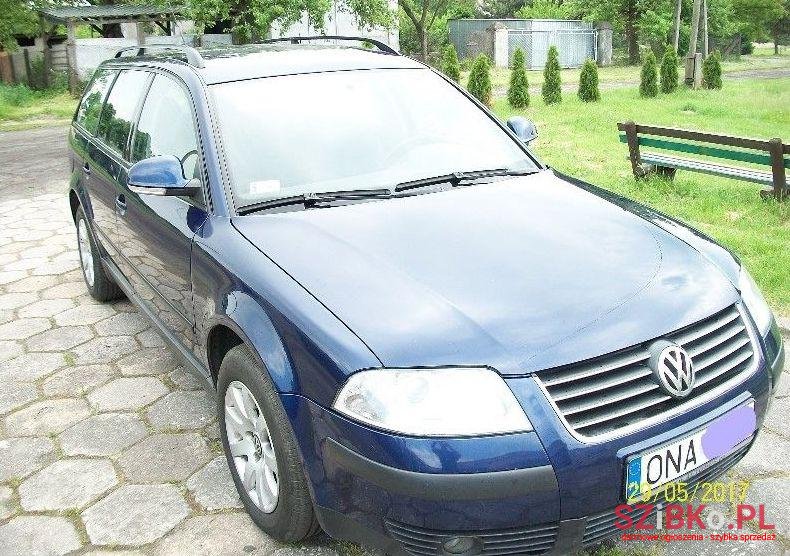 2005' Volkswagen Passat photo #2