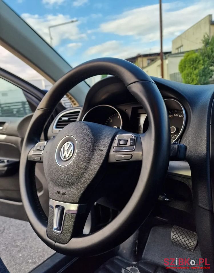 2010' Volkswagen Golf photo #2