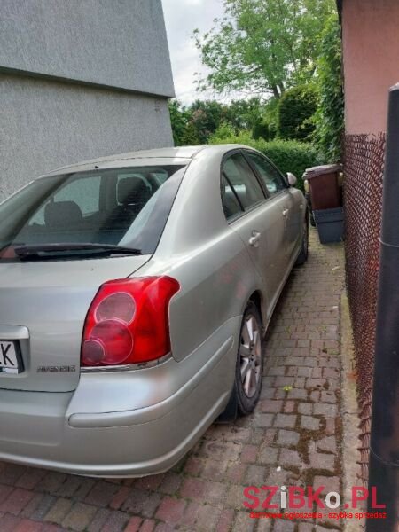 2003' Toyota Avensis photo #2