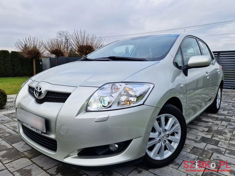 2007' Toyota Auris photo #2