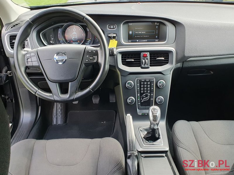 2013' Volvo V40 Cross Country D2 photo #6