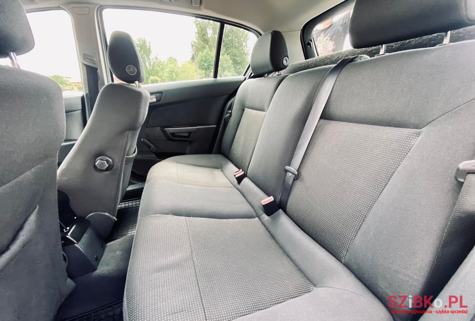 2008' Opel Astra photo #3