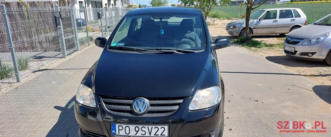 2005' Volkswagen Fox photo #3