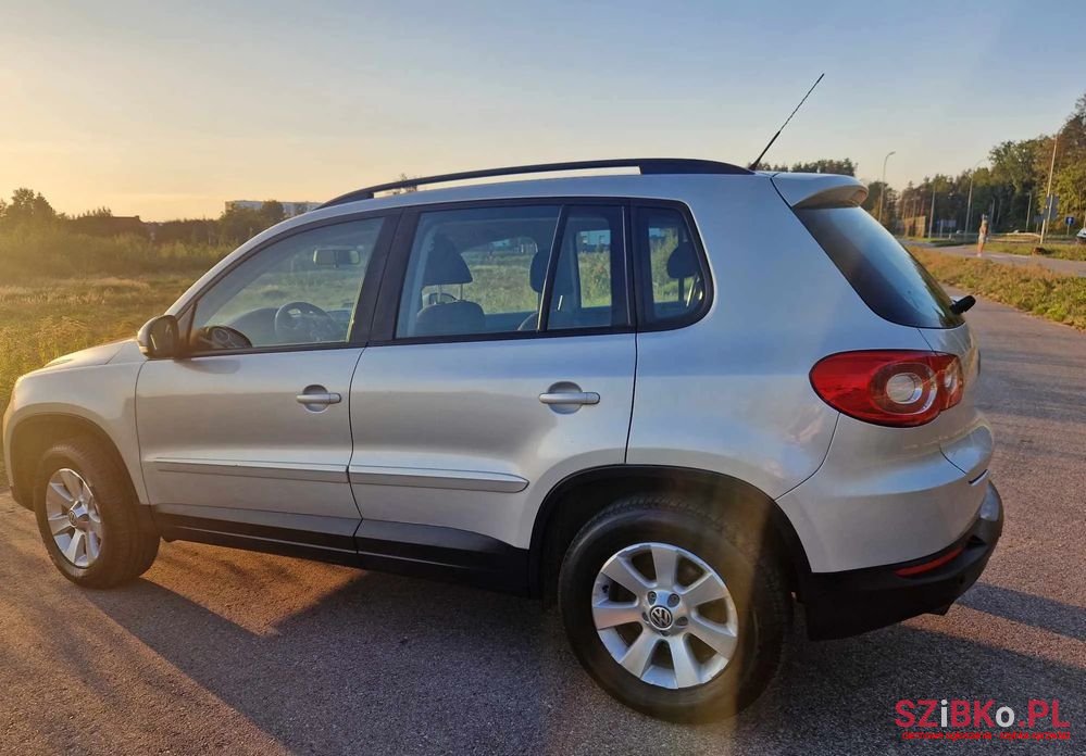 2010' Volkswagen Tiguan photo #3