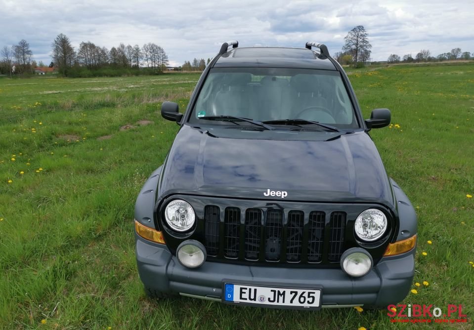 2005' Jeep Cherokee photo #3