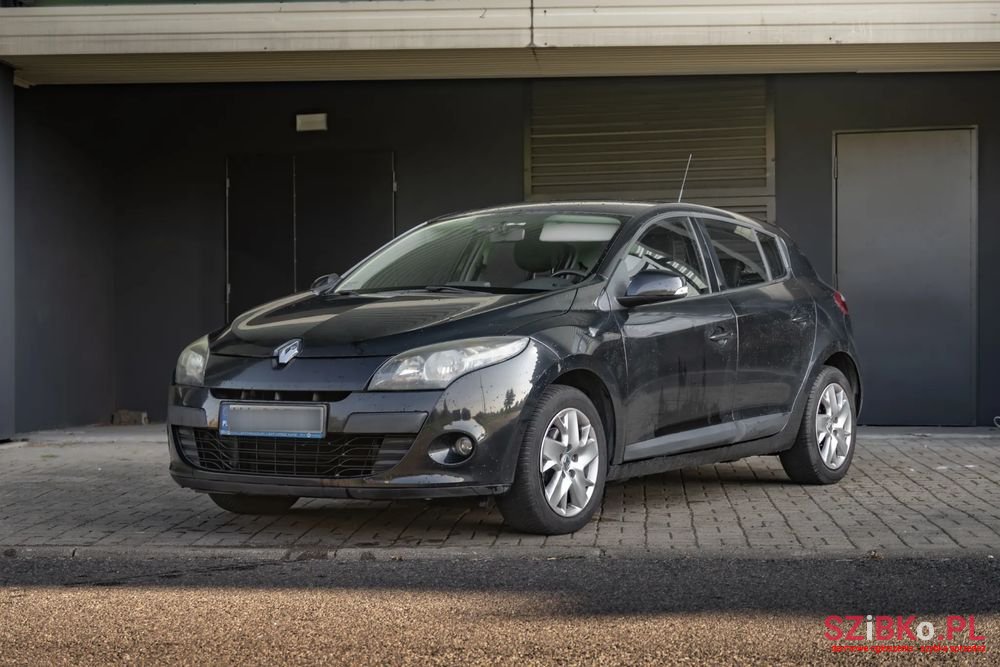 2011' Renault Megane photo #1