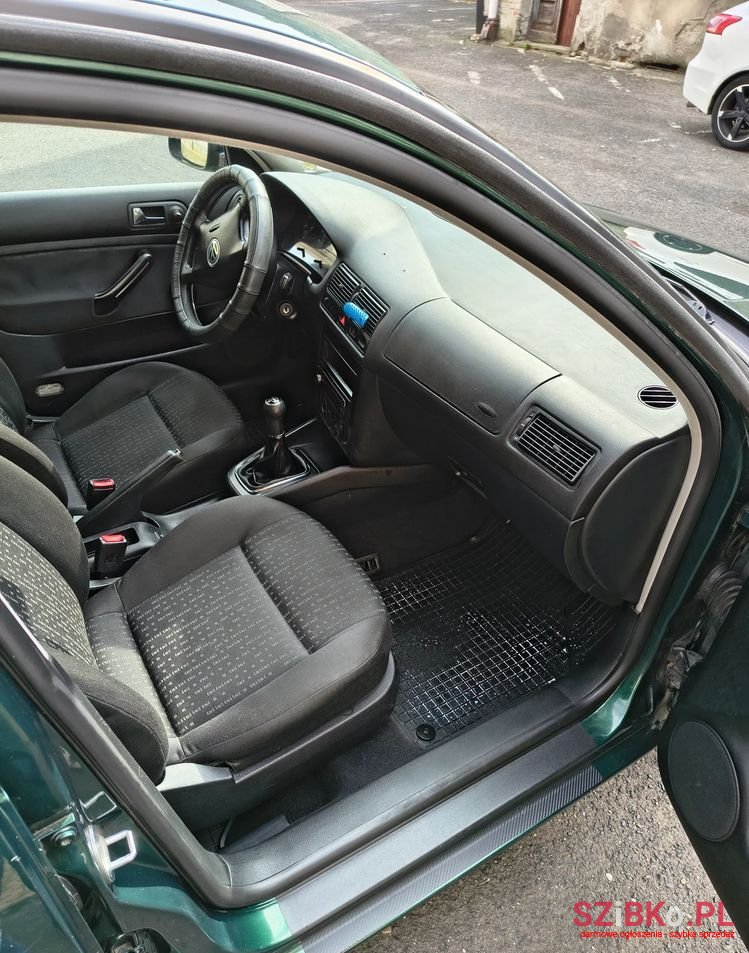 2001' Volkswagen Golf 1.6 Basis photo #3