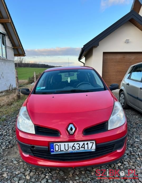 2008' Renault Clio photo #1