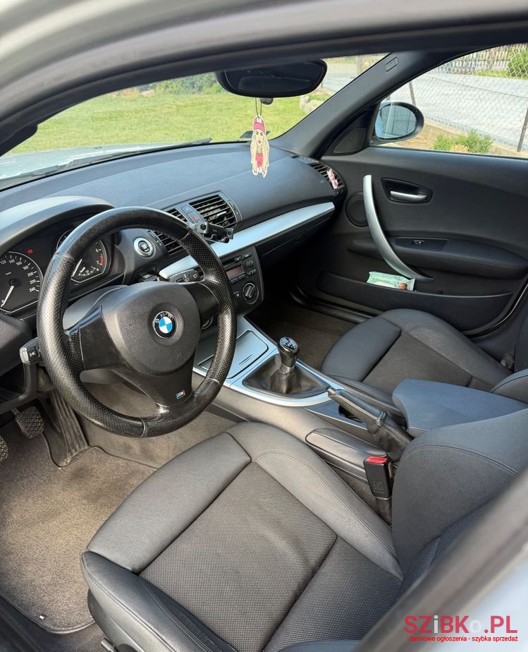 2007' BMW 1 Series 118I photo #5