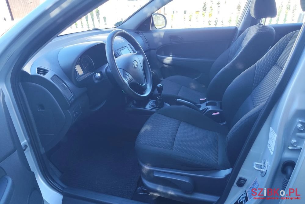 2011' Hyundai i30 1.4 Blue Classic photo #5