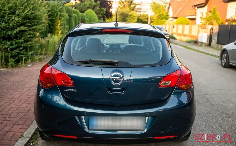2011' Opel Astra 1.6 Ecoflex Start/Stop photo #6