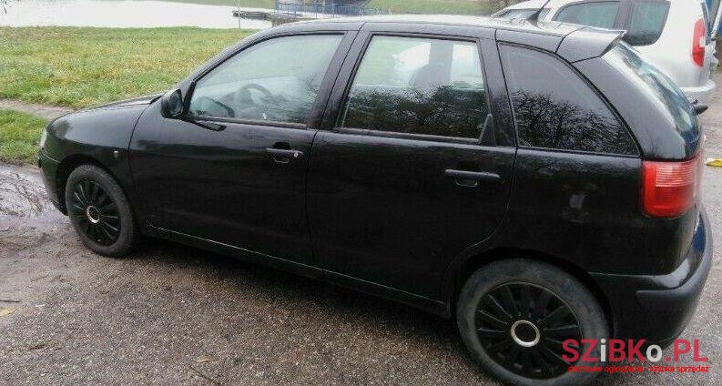 2001' SEAT Ibiza photo #1
