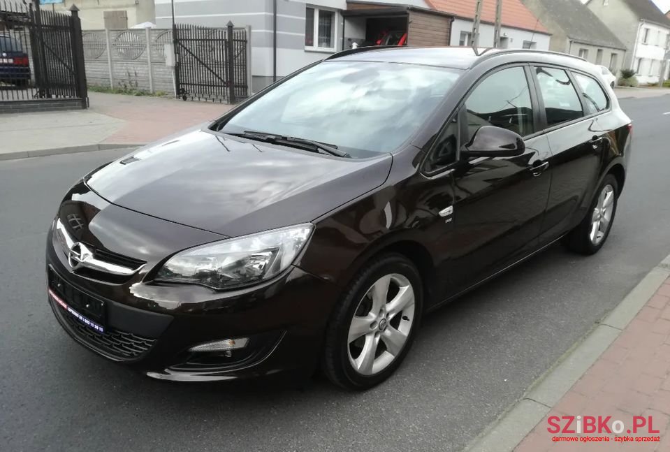 2014' Opel Astra photo #3