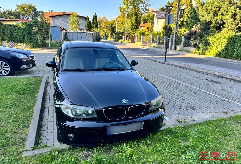 2005' BMW 1 Series 120D photo #2