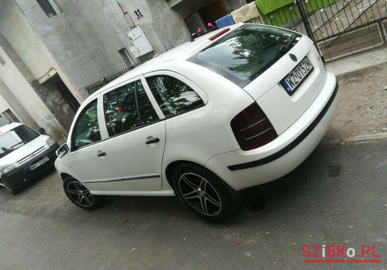 2002' Skoda Fabia photo #1