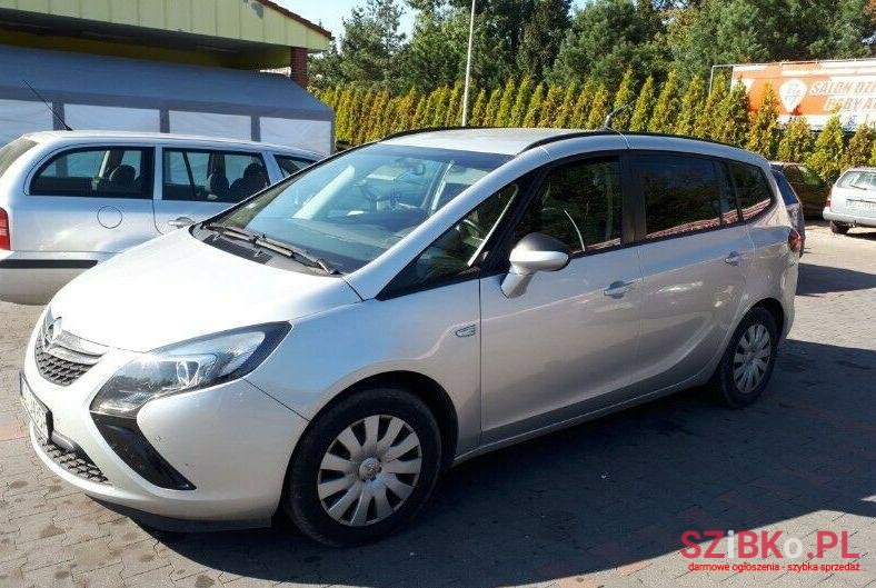2015' Opel Zafira photo #1