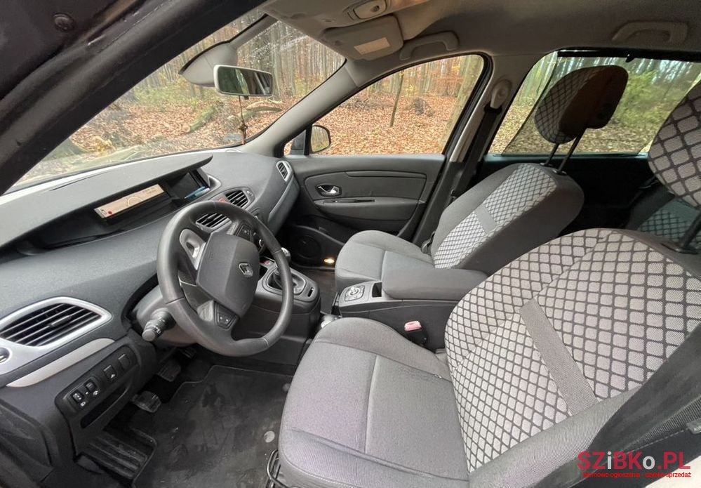 2010' Renault Scenic photo #5