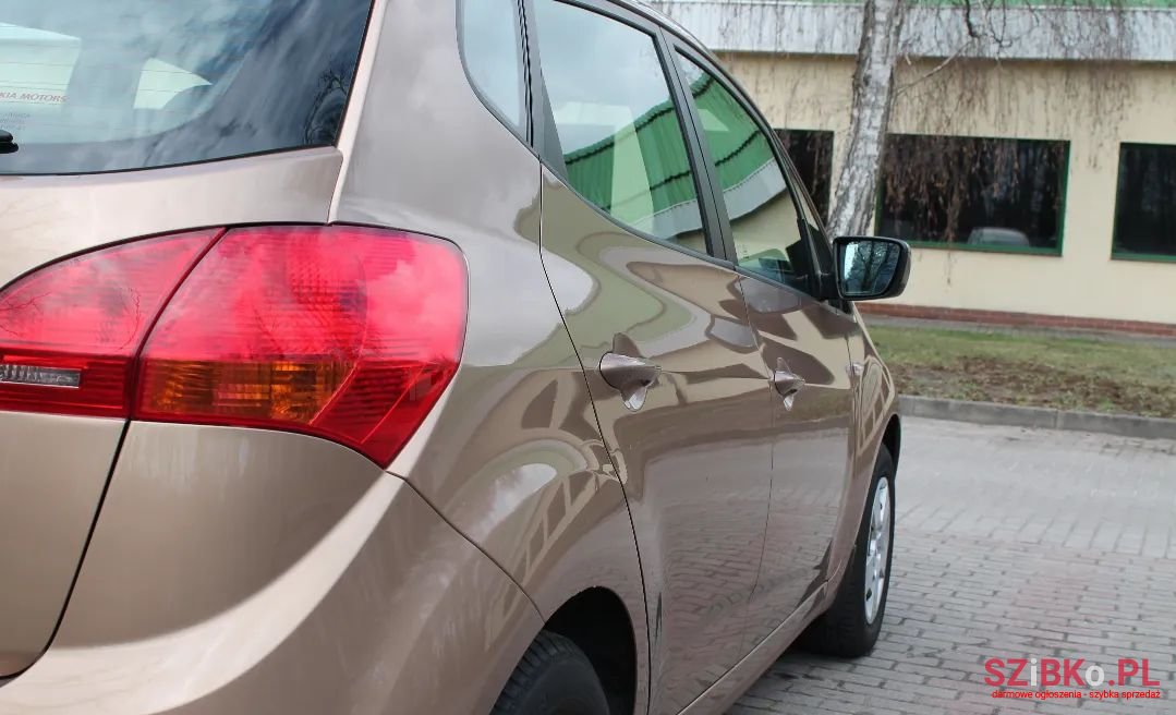 2010' Kia Venga photo #5