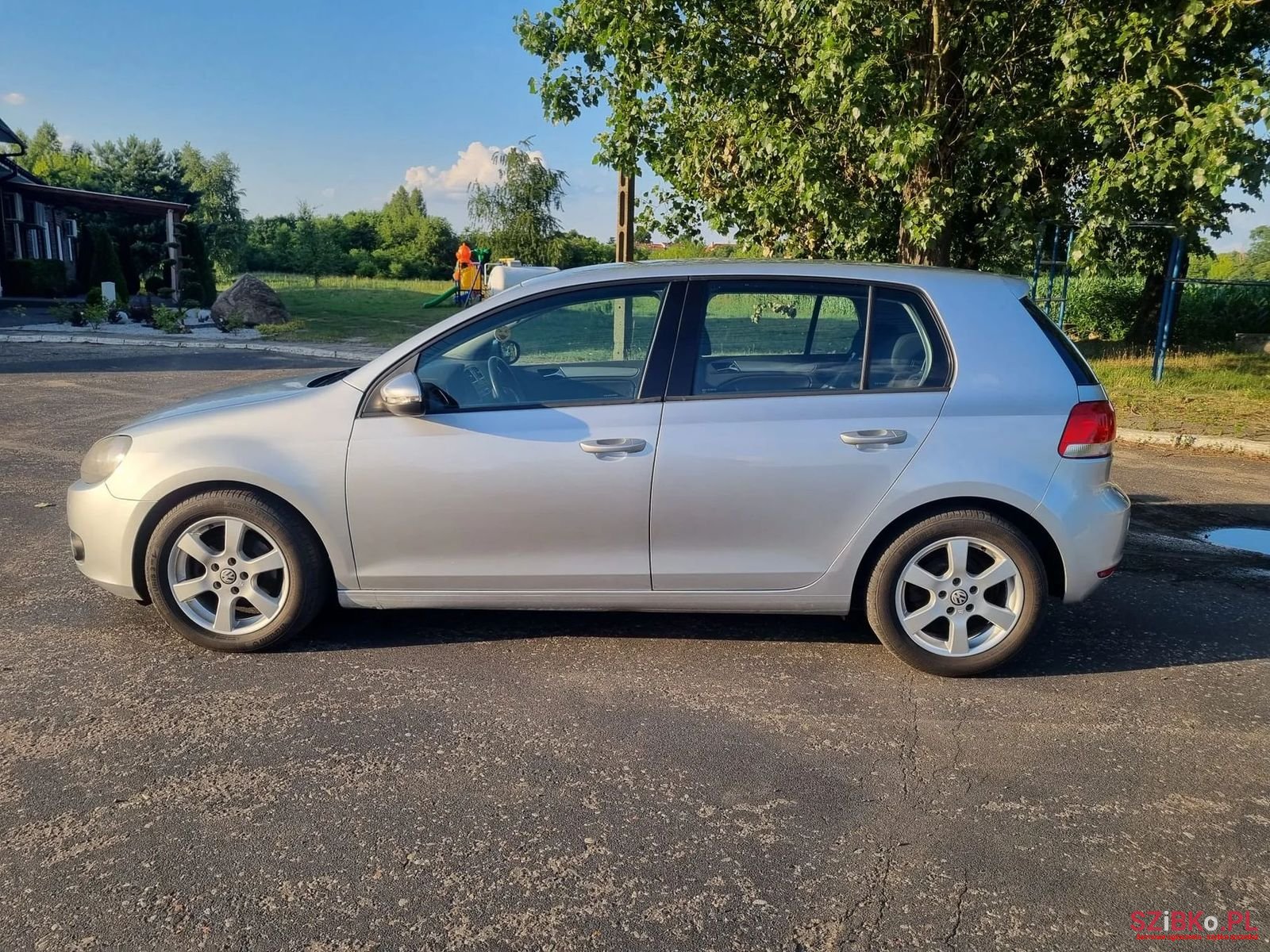 2011' Volkswagen Golf photo #3