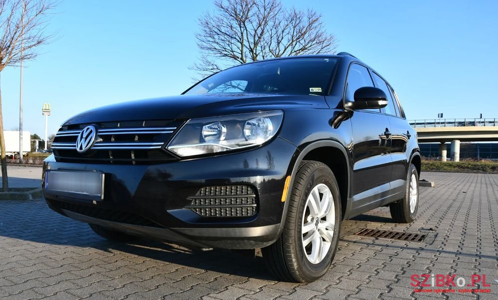 2016' Volkswagen Tiguan photo #2