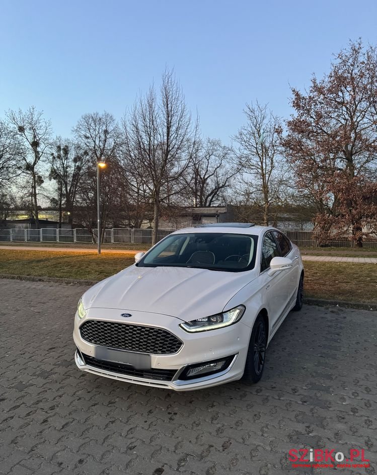 2018' Ford Mondeo 2.0 Hybrid Vignale photo #1