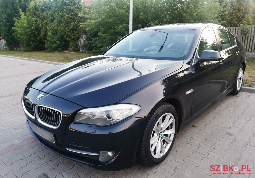 2011' BMW 5 Series photo #6