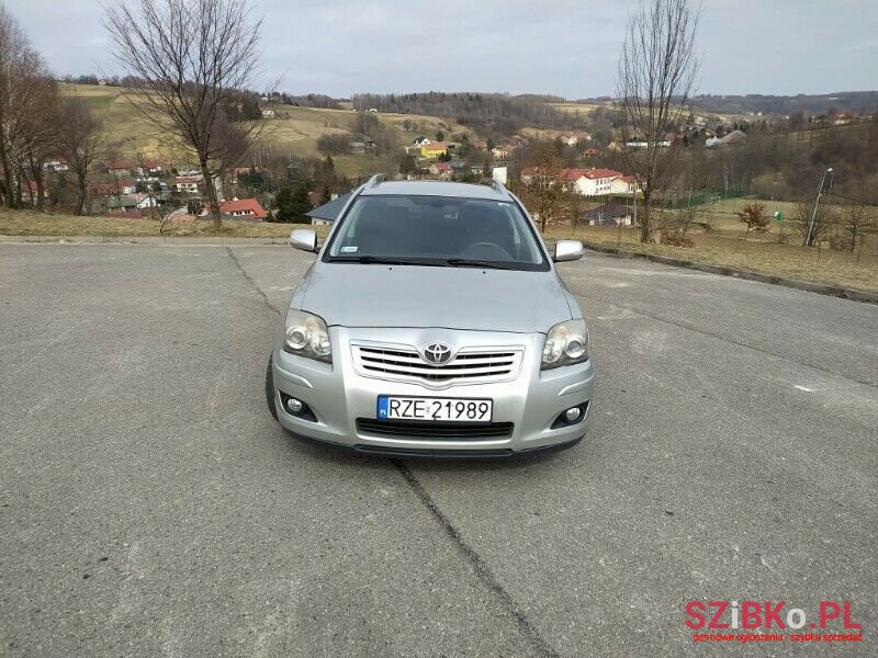 2009' Toyota Avensis photo #1