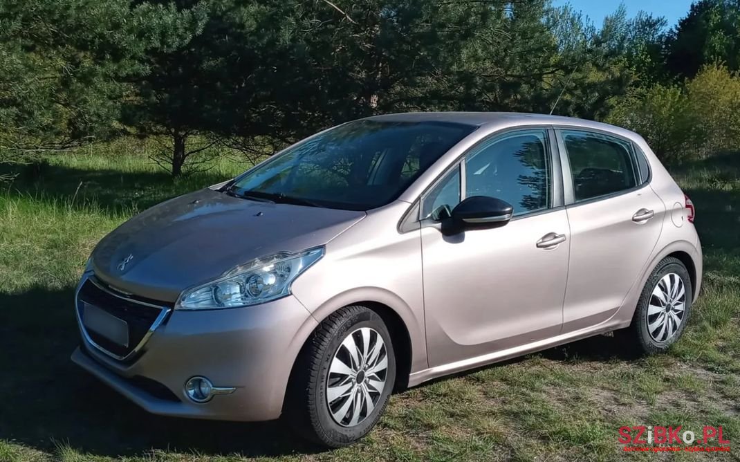 2012' Peugeot 208 photo #1