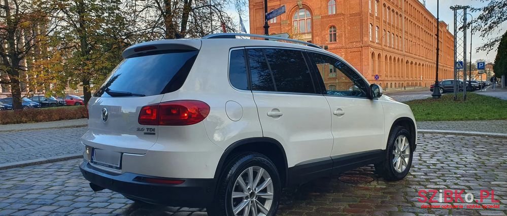 2011' Volkswagen Tiguan photo #6