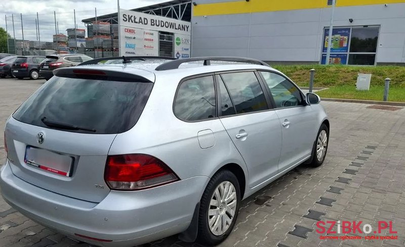 2011' Volkswagen Golf photo #5