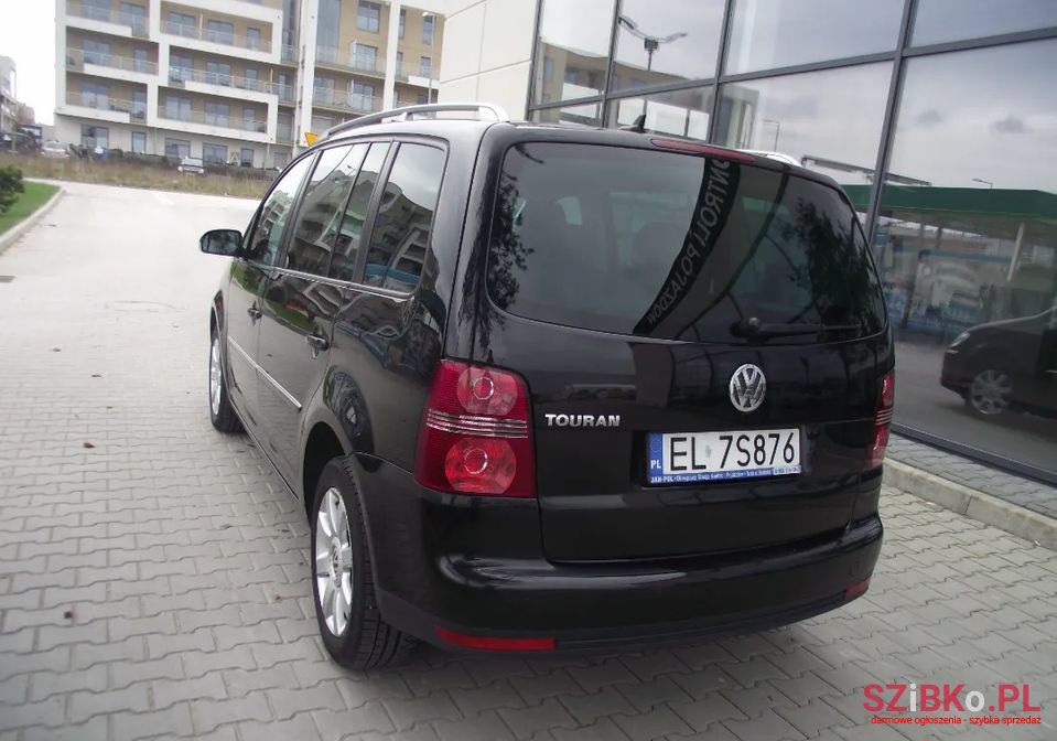 2007' Volkswagen Touran photo #5