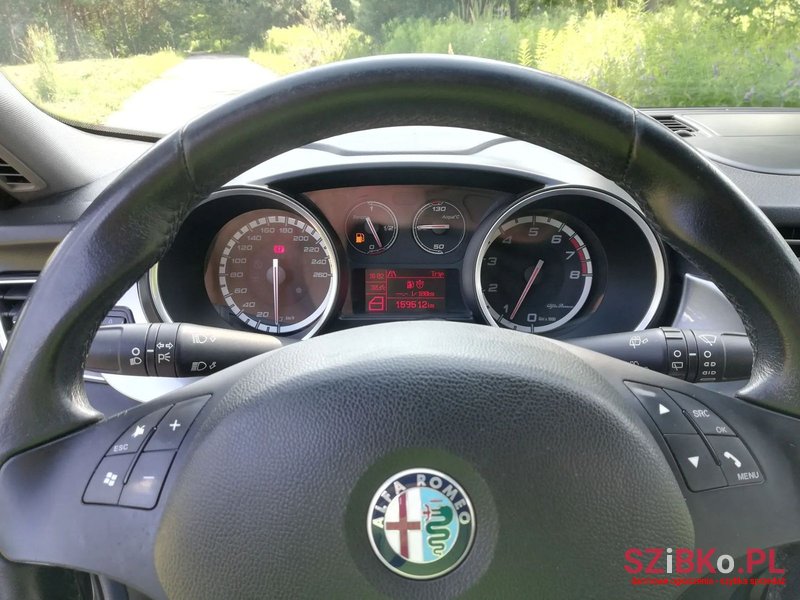 2010' Alfa Romeo Giulietta photo #4