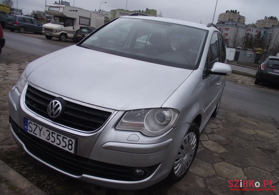 2007' Volkswagen Touran photo #2