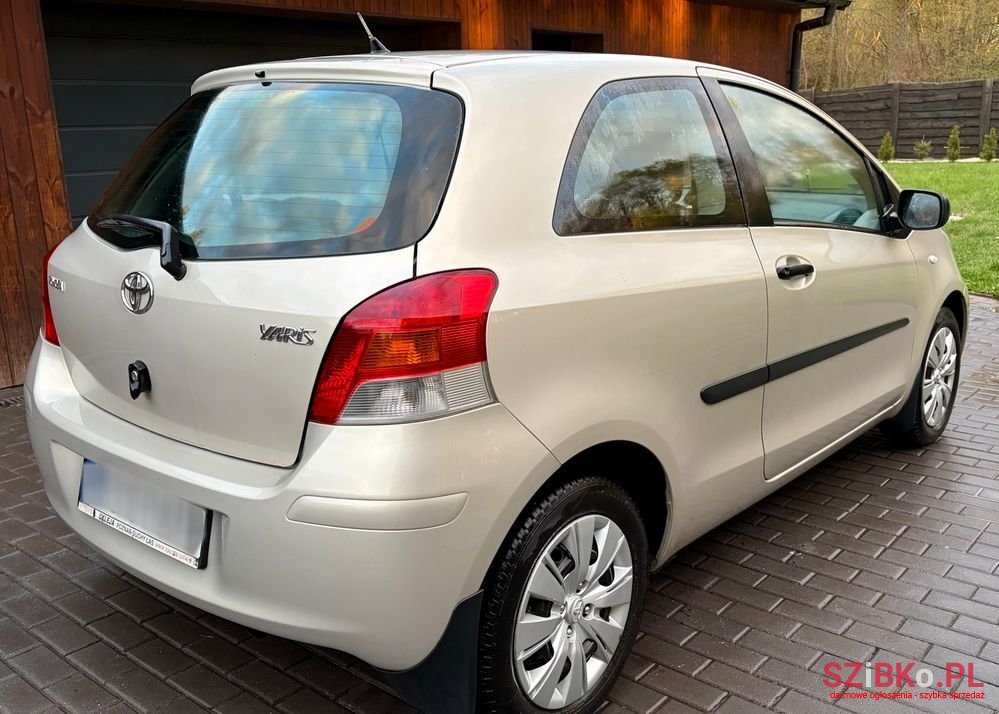 2009' Toyota Yaris 1.33 Luna photo #2