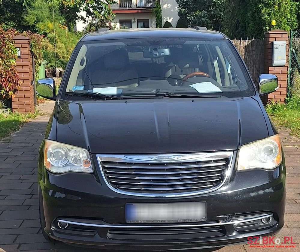 2014' Chrysler Town & Country 3.6 Limited photo #2