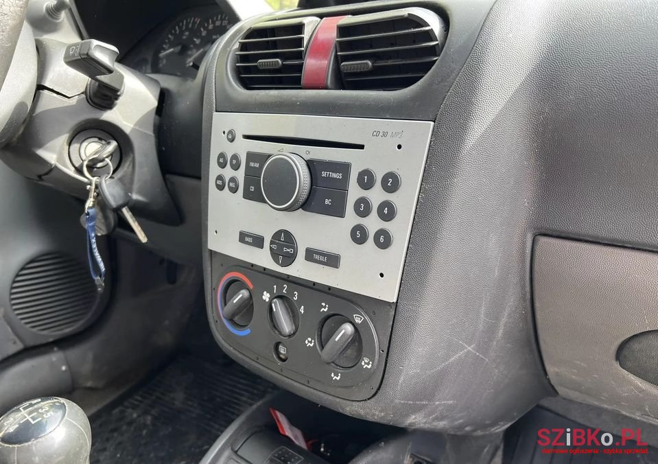 2005' Opel Corsa photo #2