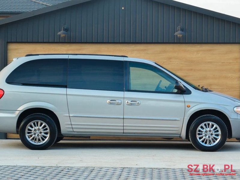 2001' Chrysler Grand Voyager photo #5