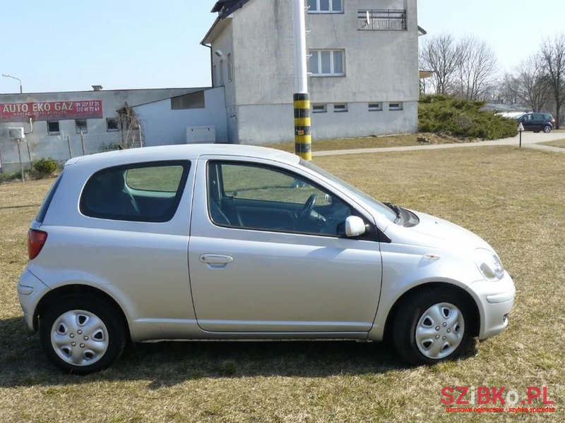 2005' Toyota Yaris photo #2