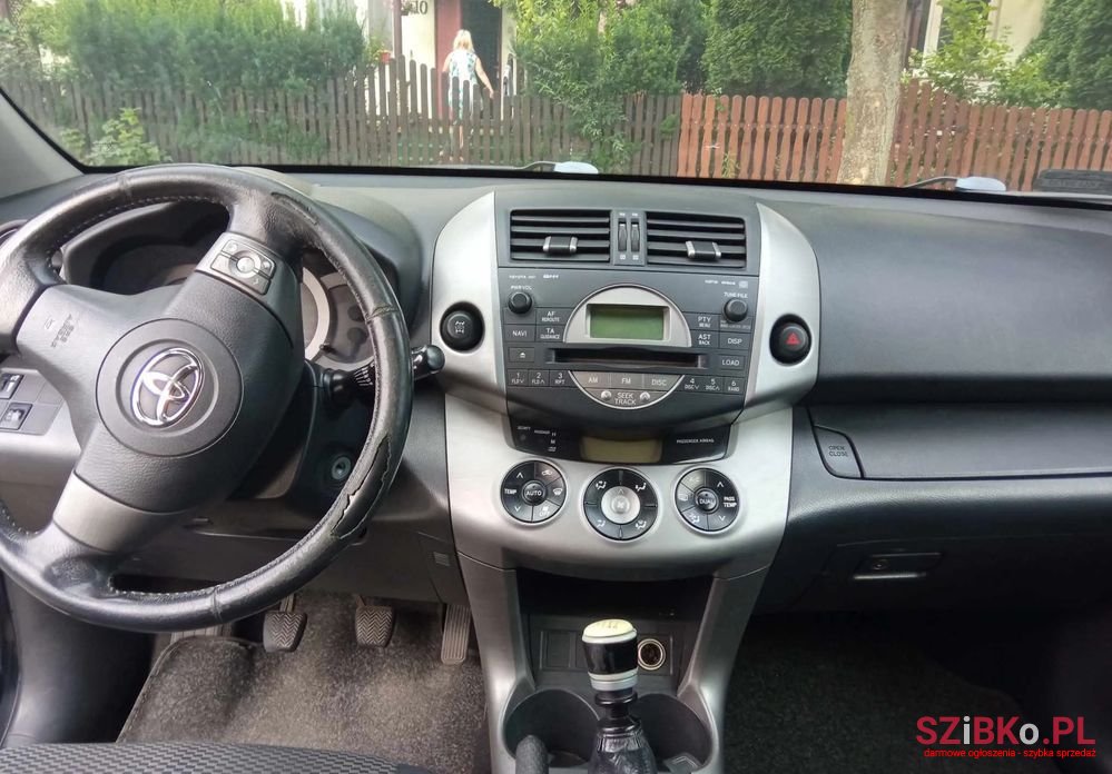 2006' Toyota RAV4 photo #3