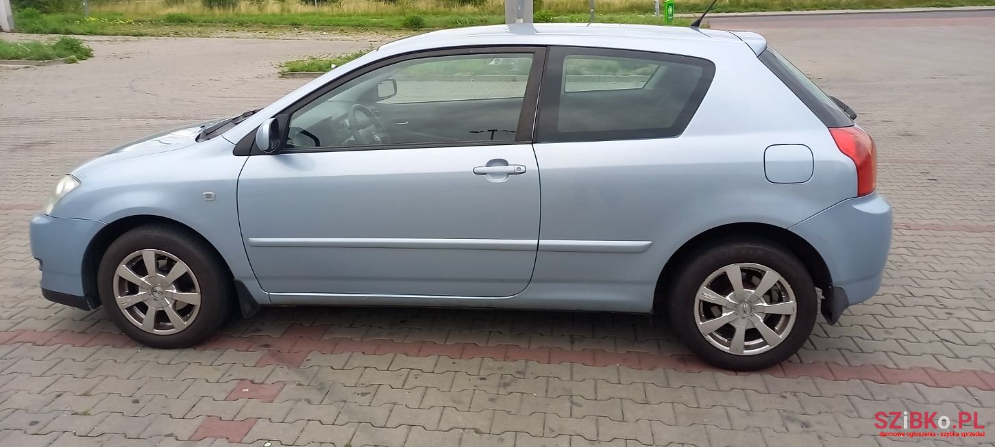 2004' Toyota Corolla photo #2