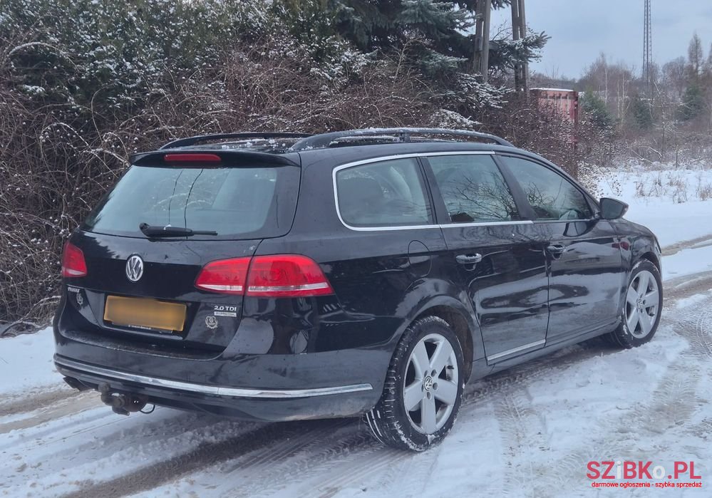 2011' Volkswagen Passat photo #6