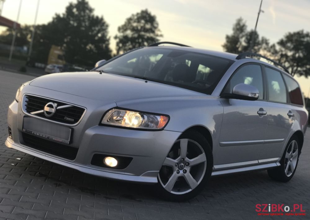 2010' Volvo V50 D2 R-Design photo #1