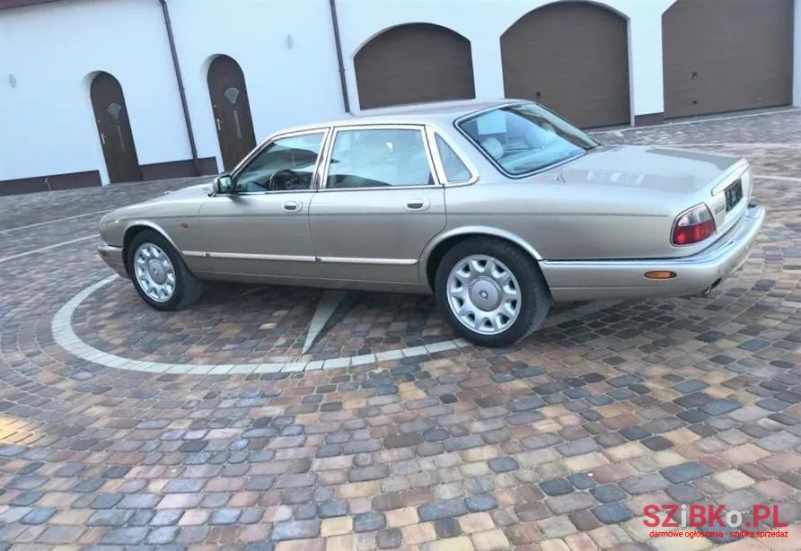 1998' Jaguar XJ photo #4