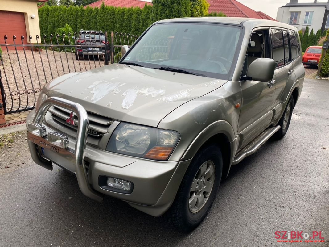 2000' Mitsubishi Pajero photo #1