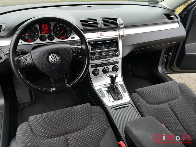 2007' Volkswagen Passat photo #5