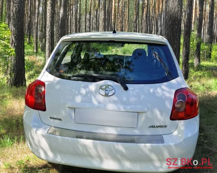 2008' Toyota Auris 2.0 D-4D Luna photo #4