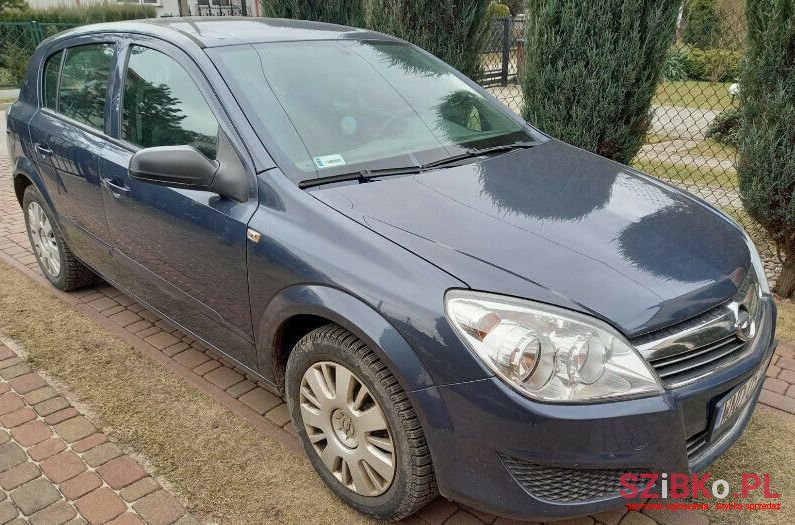 2008' Opel Astra photo #1