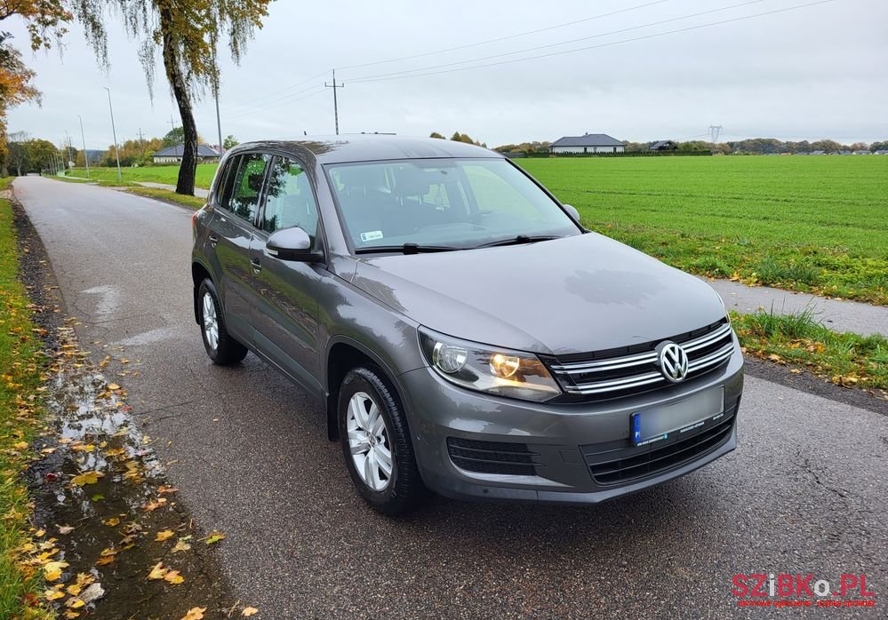2011' Volkswagen Tiguan photo #2